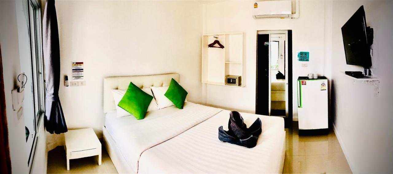 Hotel Koh Larn White House Extérieur photo